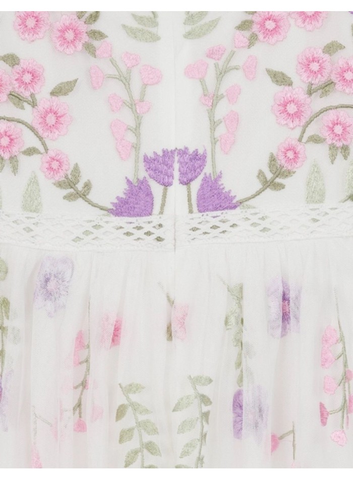 Vestido largo blanco de tul bordado de florecitas