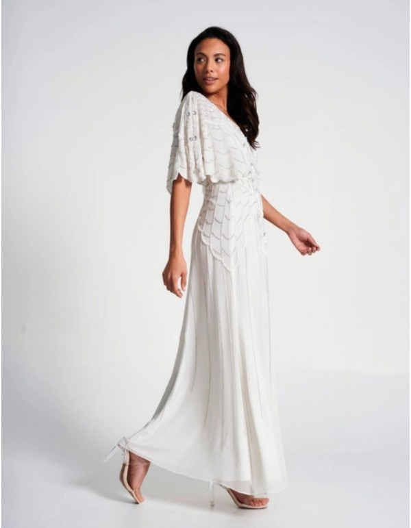 Vestido de novia blanco con manga y lentejuelas planteadas