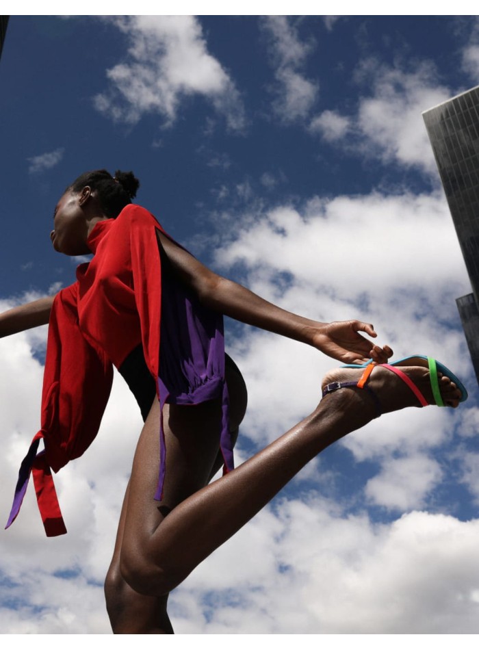 Sandalia de fiesta multicolor con hebilla