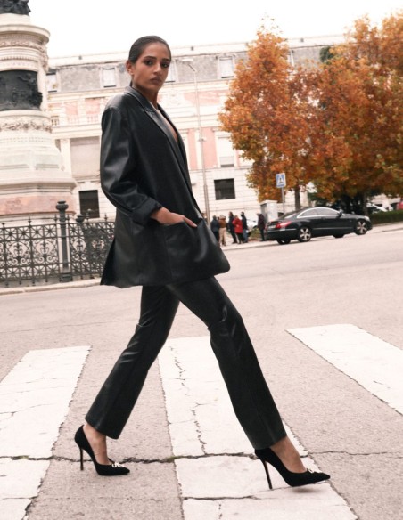 Chaussures de soirée en daim noir avec boucle décorative