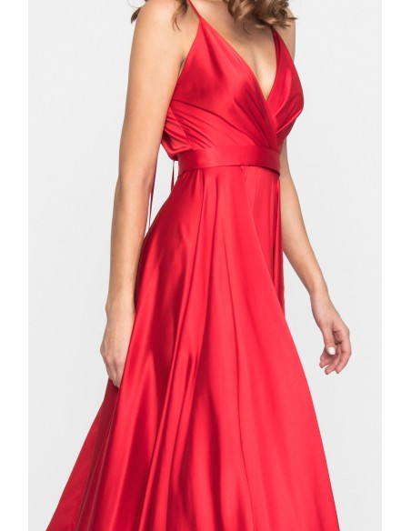 Robe longue rouge avec bretelles spaghetti et jupe à volants