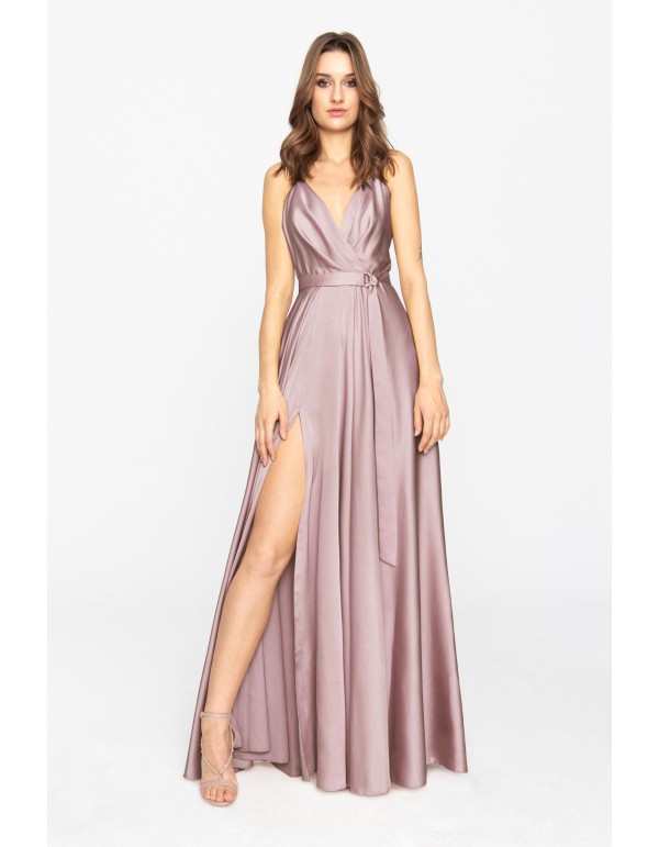 Robe longue en satin mauve avec décolleté en V et fente...