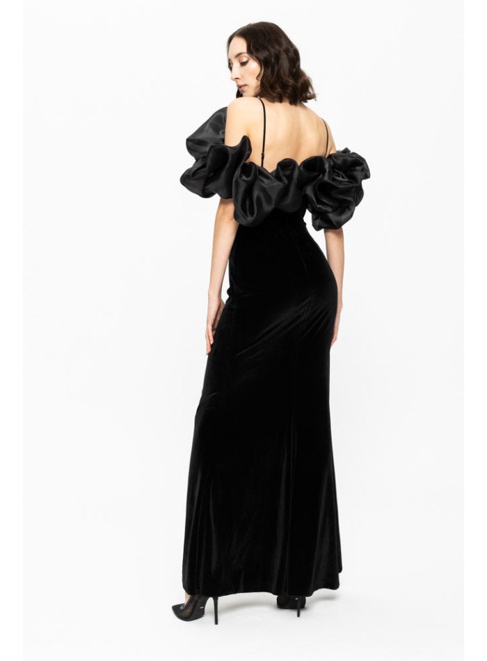 Vestido negro de fiesta largo con volumen y...
