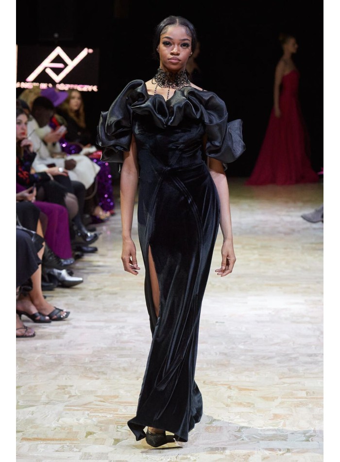 Robe longue de soirée noire avec volume et fente