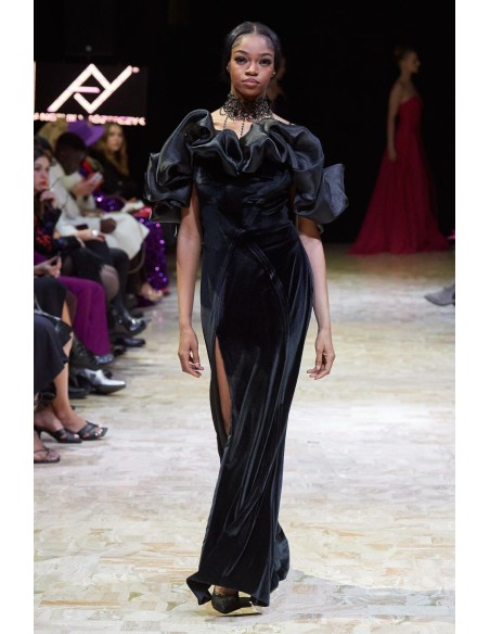 Robe longue de soirée noire avec volume et fente