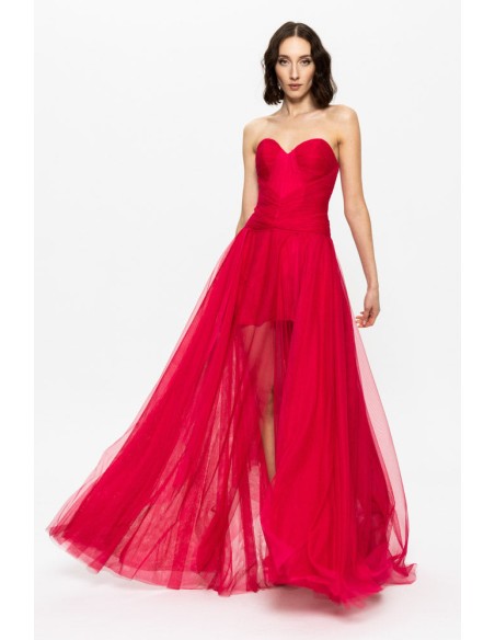 Vestido de gala rojo con escote corazón y falda de tul