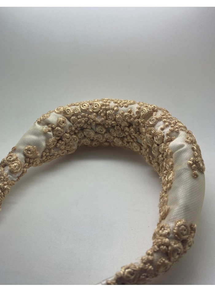Serre-tête de mariée en tissu brut matelassé...