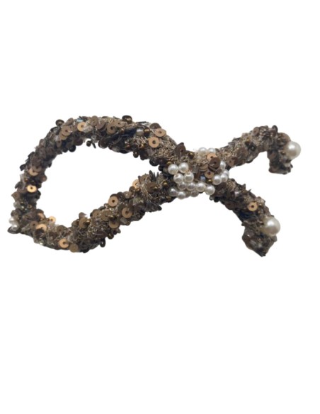 Tocado fantasía con lentejuela oro viejo y perlitas