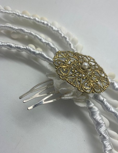 Coiffe de mariée avec pistils et ornement en bronze avec perles