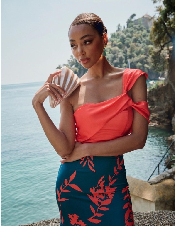 Top de fête corail avec bretelles asymétriques et ruchés