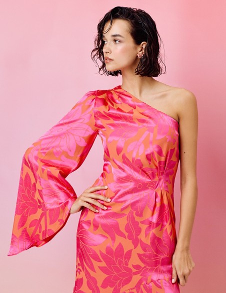 Robe de soirée asymétrique imprimée pour les invités