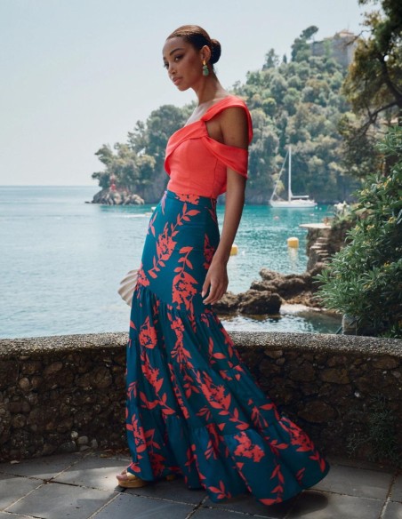 Long party skirt with floral print and ruffles