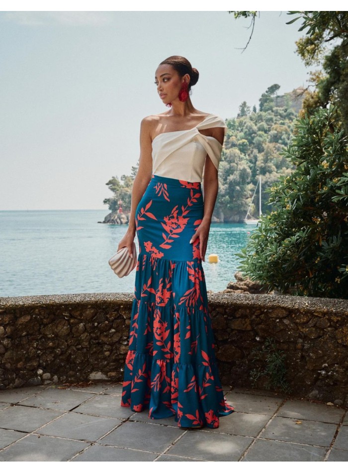 White party top with asymmetrical double straps...