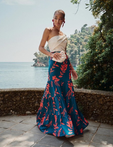 White party top with asymmetrical double straps and gathering