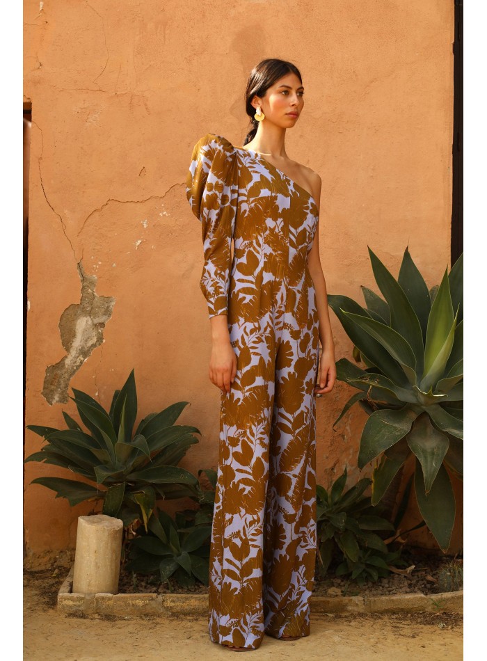 Mono de fiesta con escote asimétrico y...