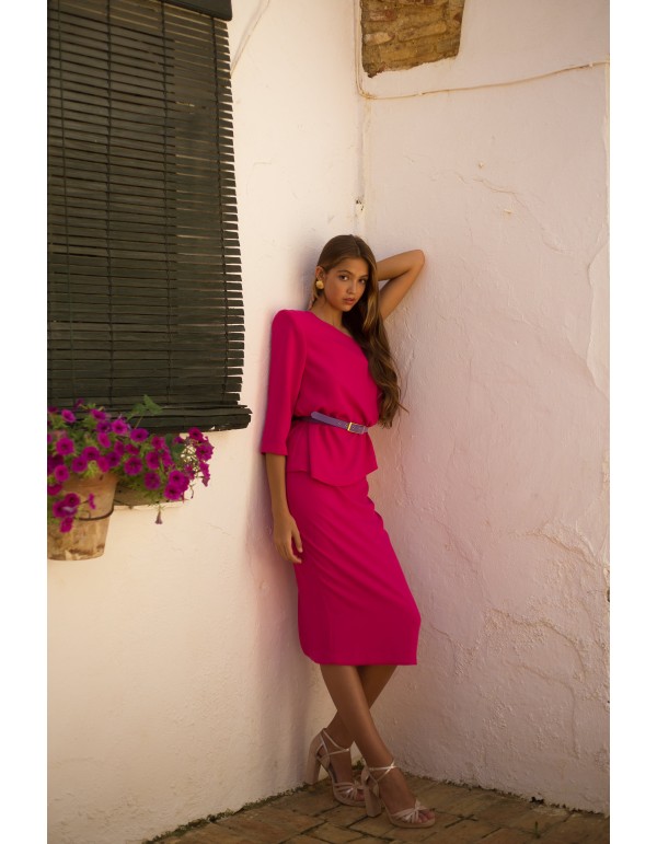 Conjunto de fiesta con top de de fiesta y falda recta 2