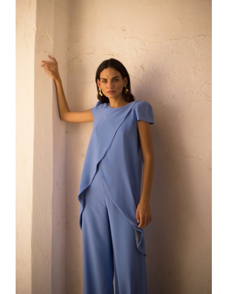 Two-piece set with blouse and wide-legged pants