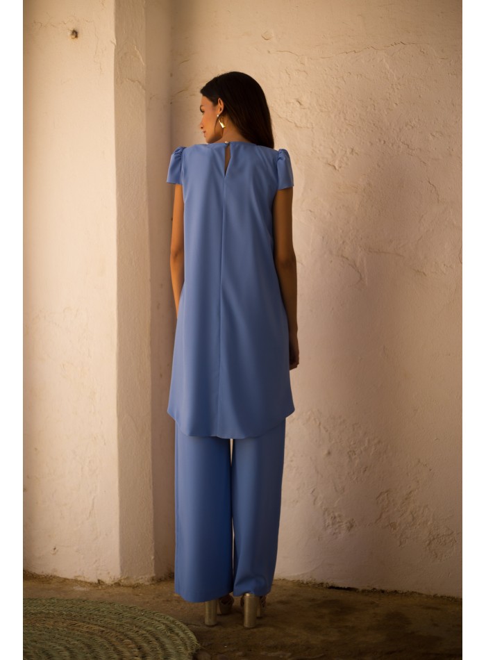 Conjunto de dos piezas con blusón y pantalón de pata ancha para invitada