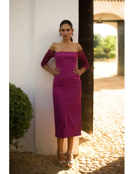 Vestido de fiesta vino escote bandeau y espalda drapeada