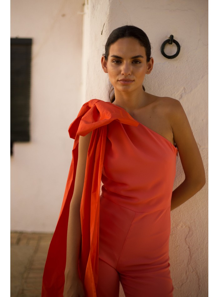 Combinaison longue avec encolure asymétrique et...