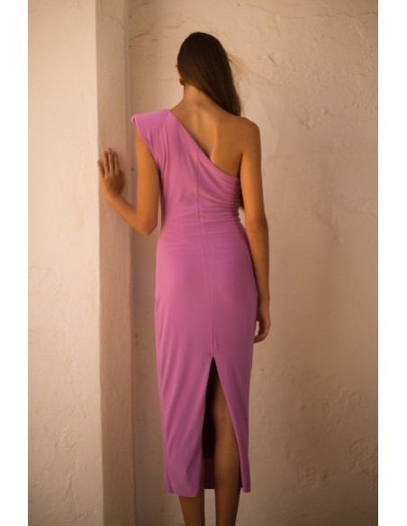 Vestido midi de fiesta morado con escote asimétrico y cuerpo drapeado