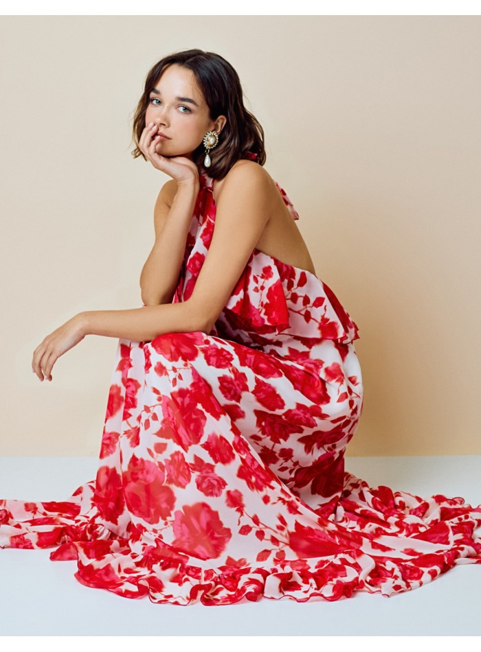 Vestido de fiesta largo vaporoso estampado con cuello halter y espalda descubierta en tonos rojos