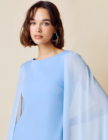Long party dress with round neckline and cape sleeves