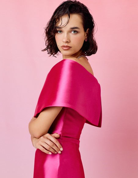 Robe de soirée midi avec encolure bardot et détails de Ceintures