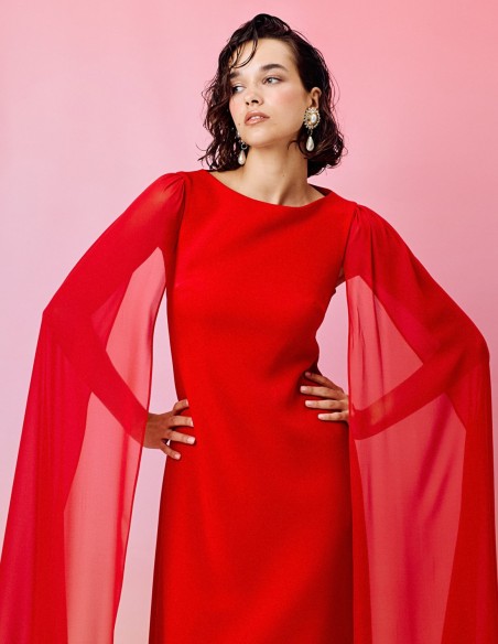 Long party dress with cape sleeves and round neckline