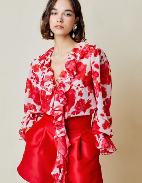Blusa estampada con tejido fluido y detalle volante