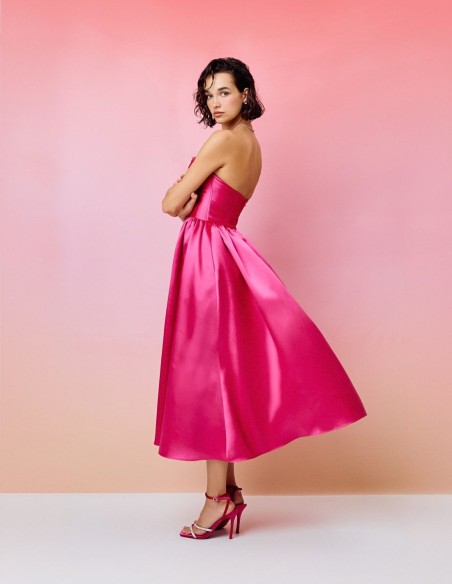 Vestido midi de fiesta con escote bandeau y falda de vuelo