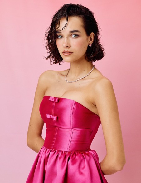 Vestido midi de fiesta con escote bandeau y falda de vuelo