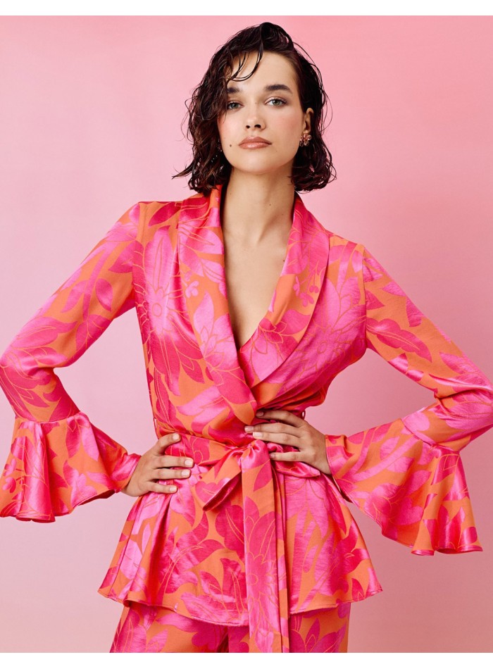 Blusa estilo blazer estampada con mangas...