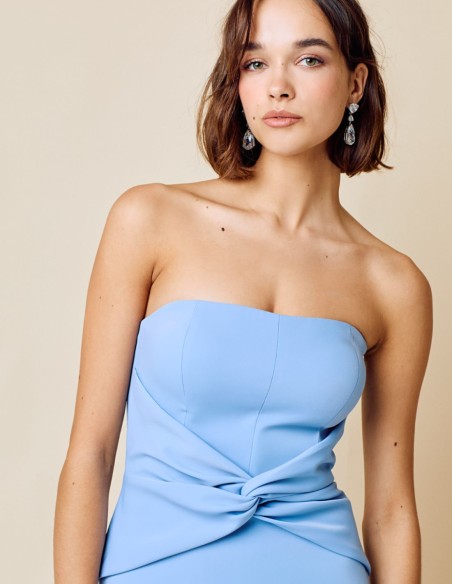 Vestido largo de fiesta con fruncido y capa para invitadas