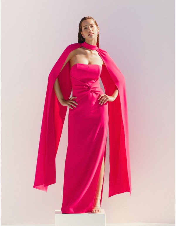 Robe longue de mariage avec ruchés et cape pour les invitées