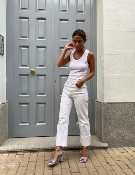 Sandalia de fiesta azul con tiras atadas al tobillo