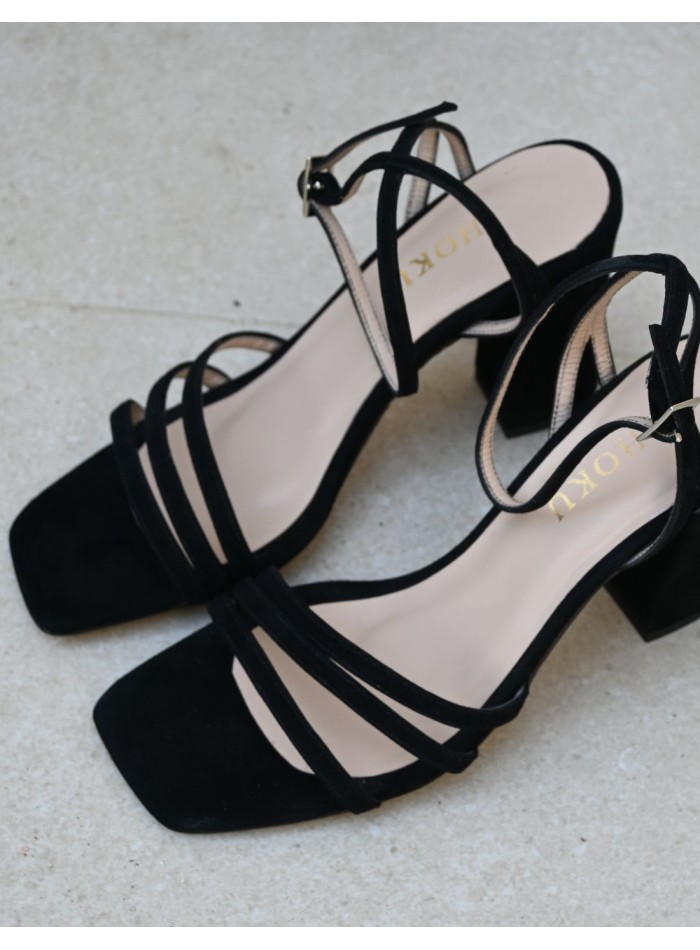 Black party sandal with square heel in suede