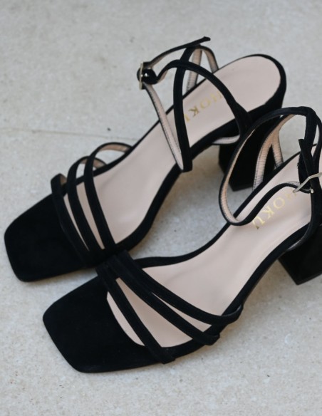 Black party sandal with square heel in suede