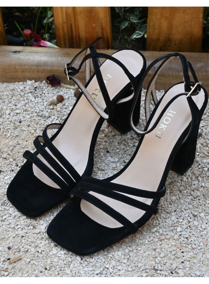 Black party sandal with square heel in suede