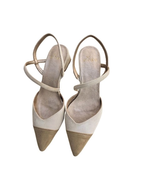 Beige suede party shoe with metallic tip