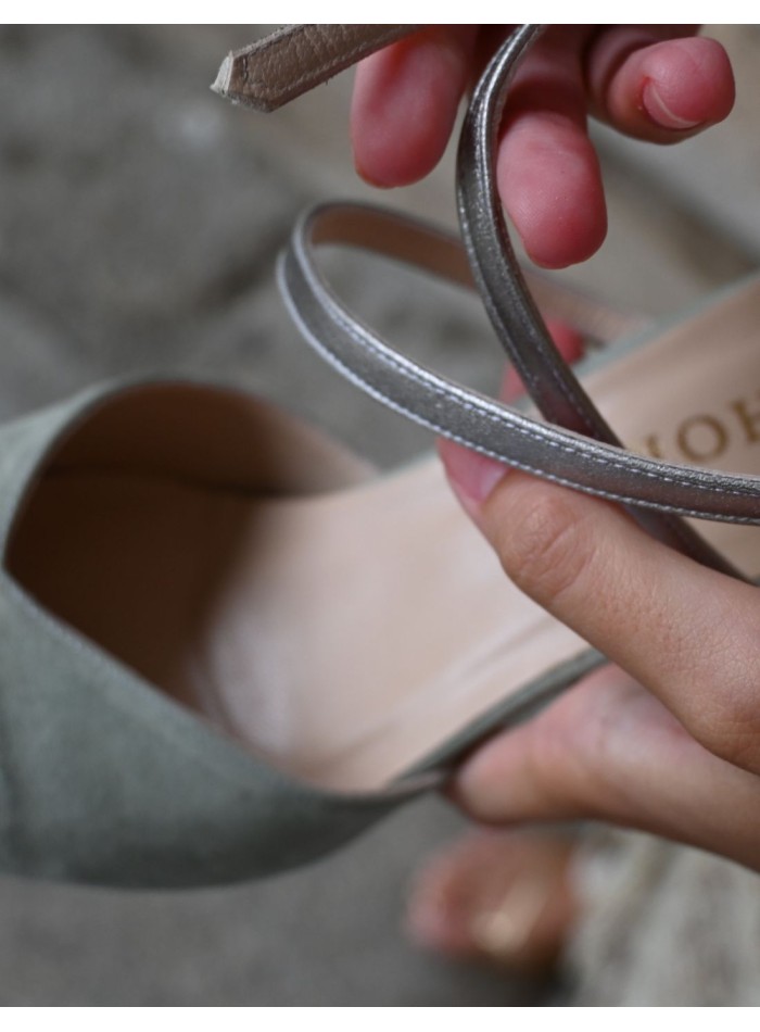 Zapato de fiesta de ante verde con detalles...