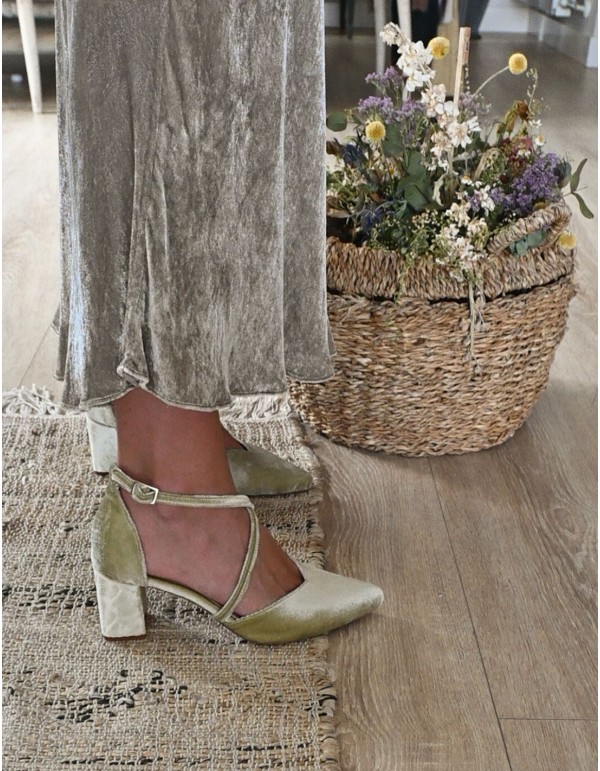 Chaussures de soirée en velours vert à larges talons 2