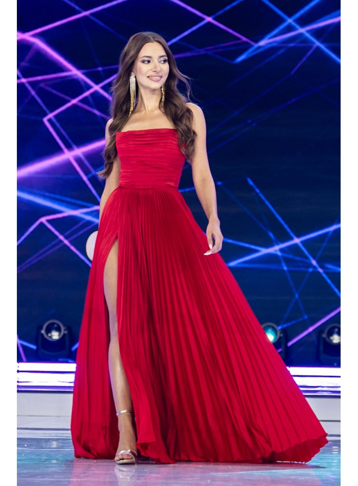 Robe longue de fête en rouge avec jupe plissée...