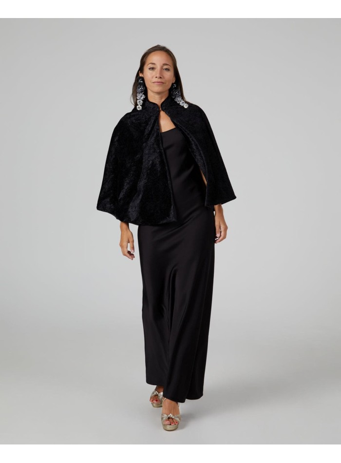 Cape courte en velours noir avec fermeture à...