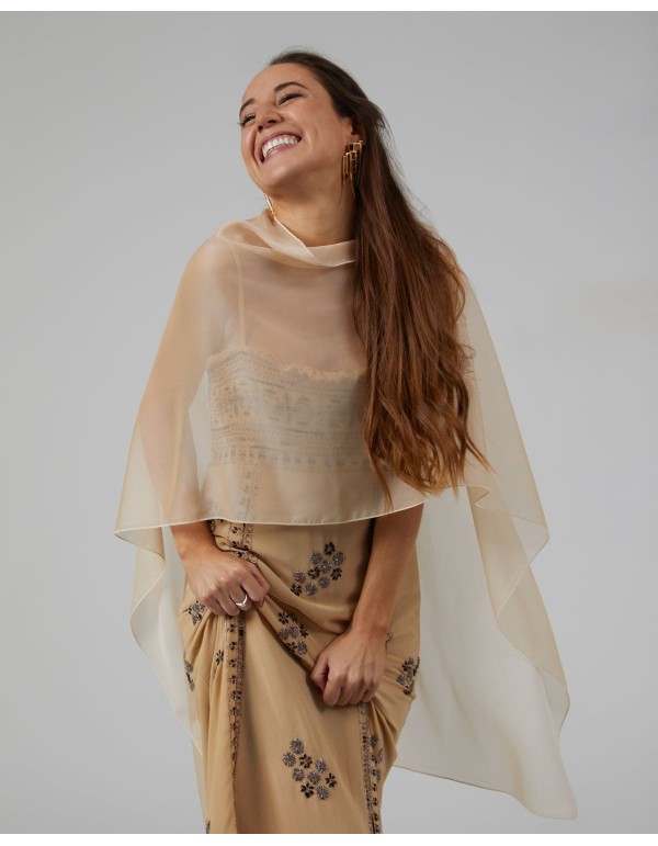 Long cape in light gold cationic double thread chiffon 2