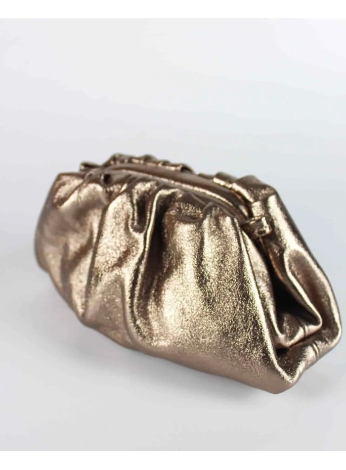 Clutch metalizado de piel color bronce