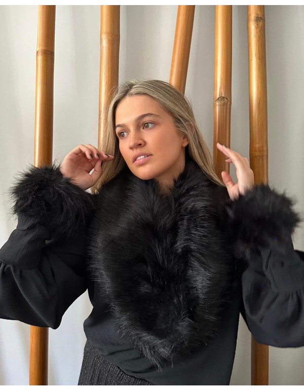 Party collar wrap in black fur