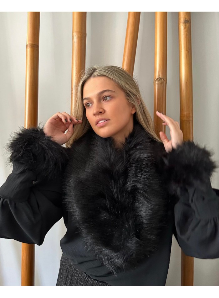 Party collar wrap in black fur