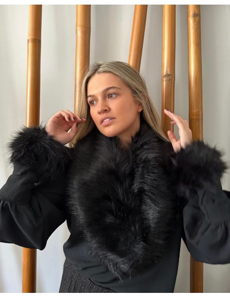 Party collar wrap in black fur