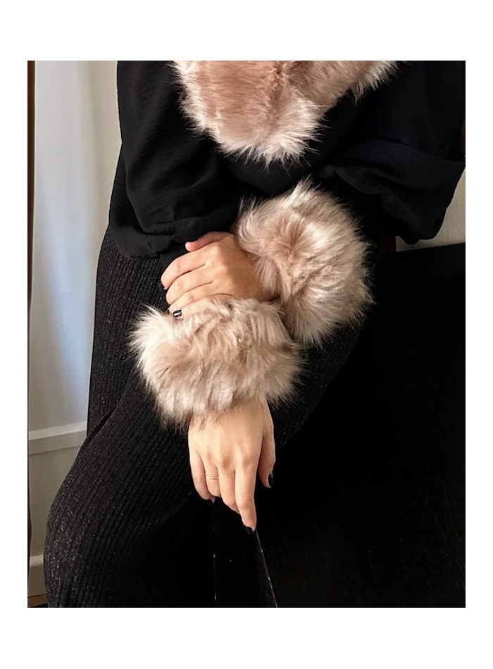 Pink-nude synthetic fur cuffs